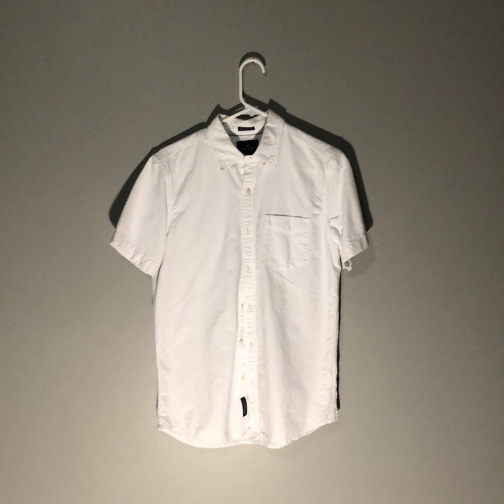 American Eagle White Shortsleeve Button Up
